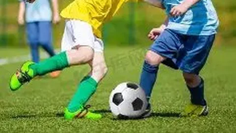 《法兰克福瞄准巴黎新星：17岁中场神童有望免签加盟！》