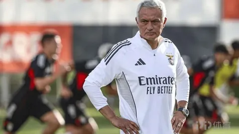 点球大战未分胜负！那不勒斯与法兰克福激战成0-0，麦克托米奈错失良机，埃尔马斯制造惊魂时刻！