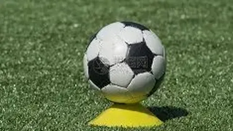 《斯洛特获高层力挺，萨拉赫非洲杯亮相成悬念？英媒聚焦焦点战》